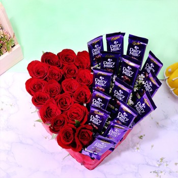 Heart Of Beautiful Roses N Chocolates